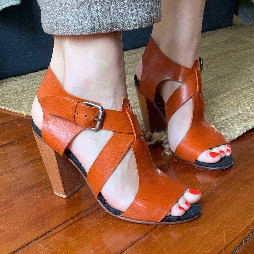 A Detacher Cage Heels